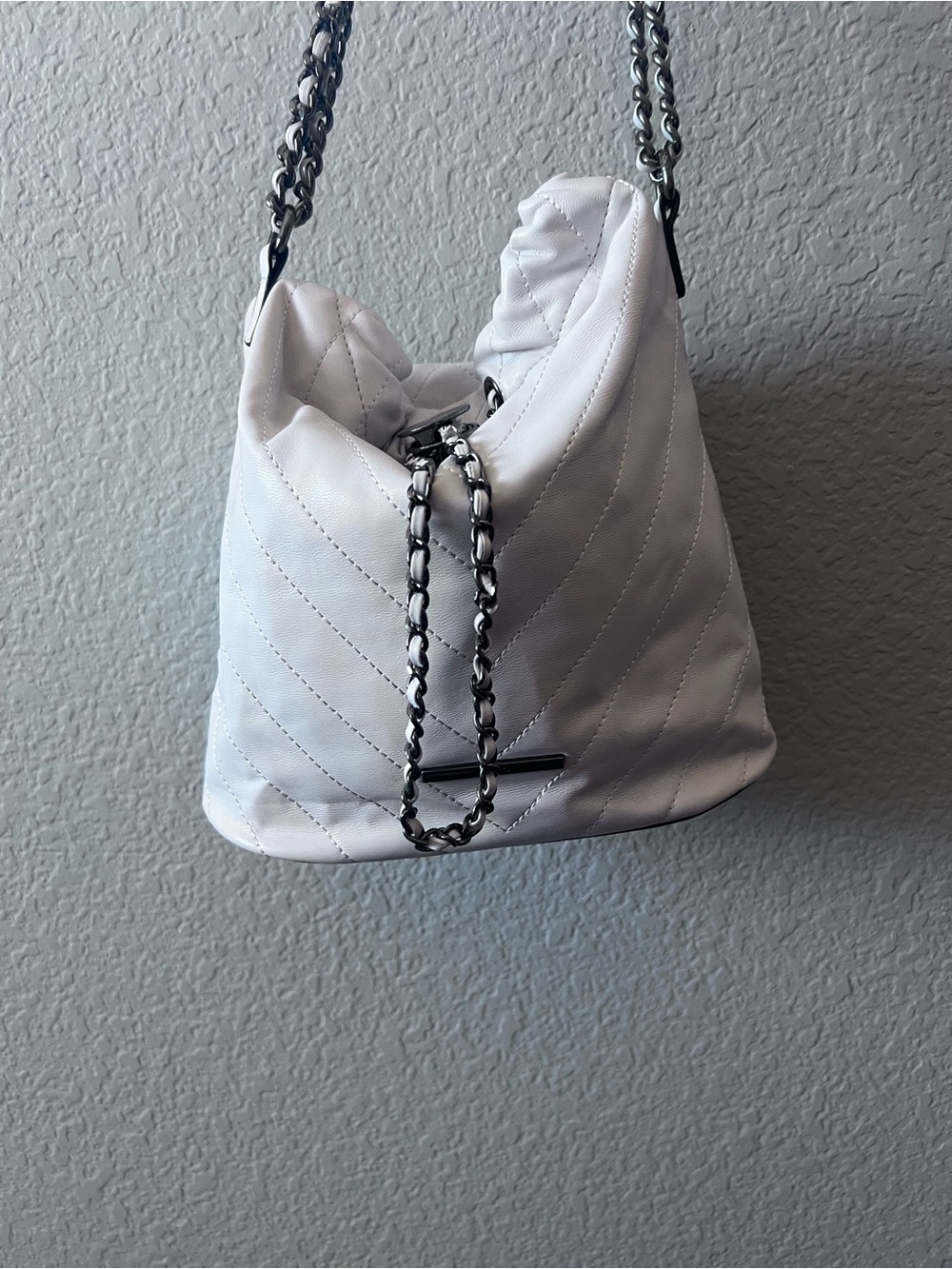 Hobo Handbag Gunmetal Silver Chain Strap white Aldo Chevron Stitched Drawstring
